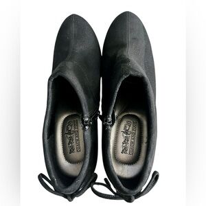 Coach and Four Black Faux Suede Cuffed Ankle Booties‎ with Bow womens. Size 7